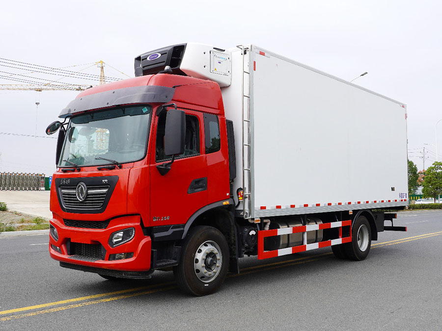 東風天錦6.8米冷藏車